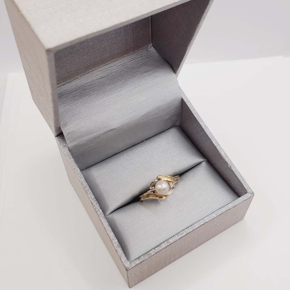 Classic 10k Solid Yellow Gold Cultured Freshwater Pearl & Diamond Twist Ring - Picture 8 of 9